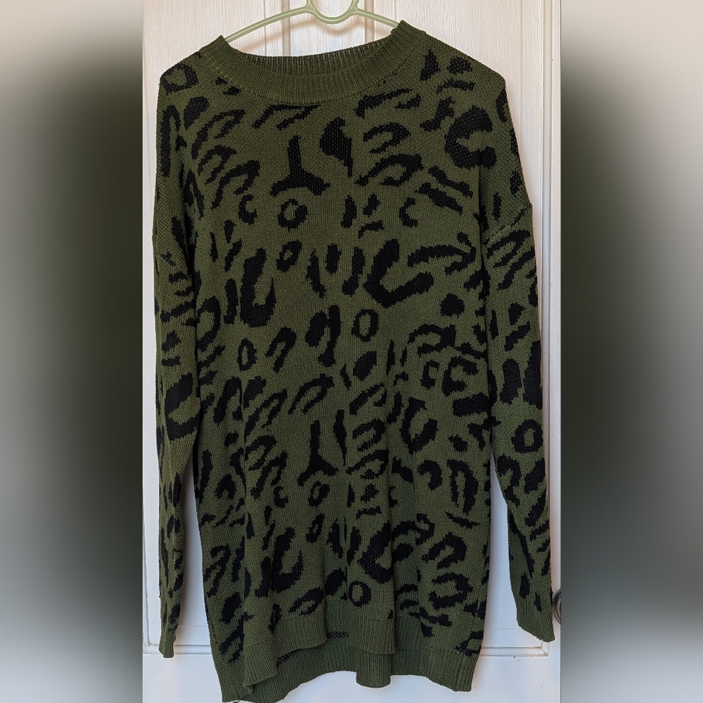 Oversized Leopard Green Long Sweater Medium